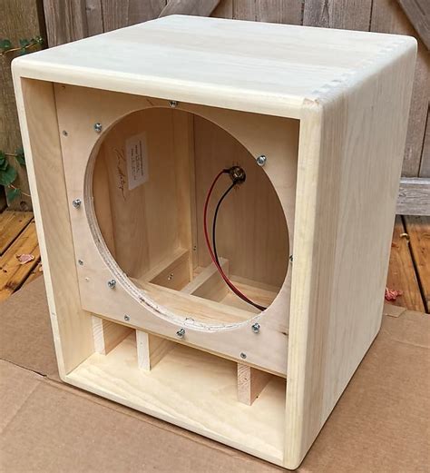 Speaker construction plans for an EV TL806 cabinet